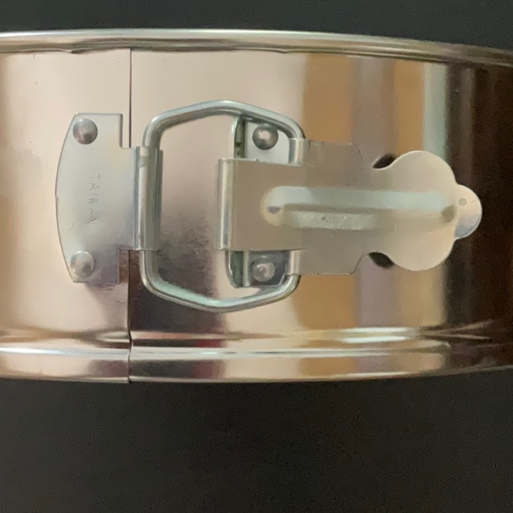 10” Spring Form Pan - Picture 3 of 3